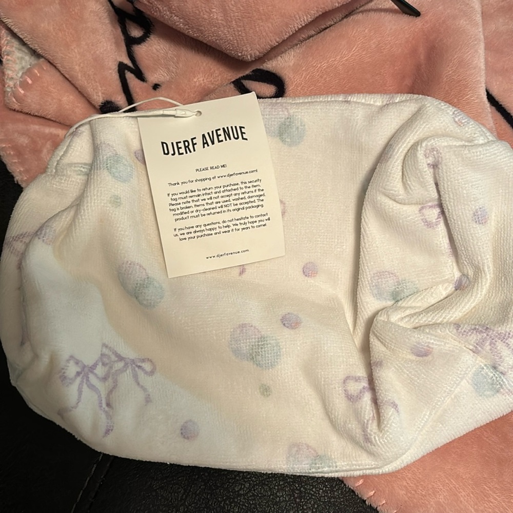 Djerf Avenue beauty bag
